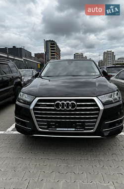 Audi Q7  2016