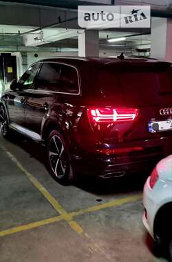 Audi Q7  2016