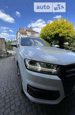 Audi Q7  2016