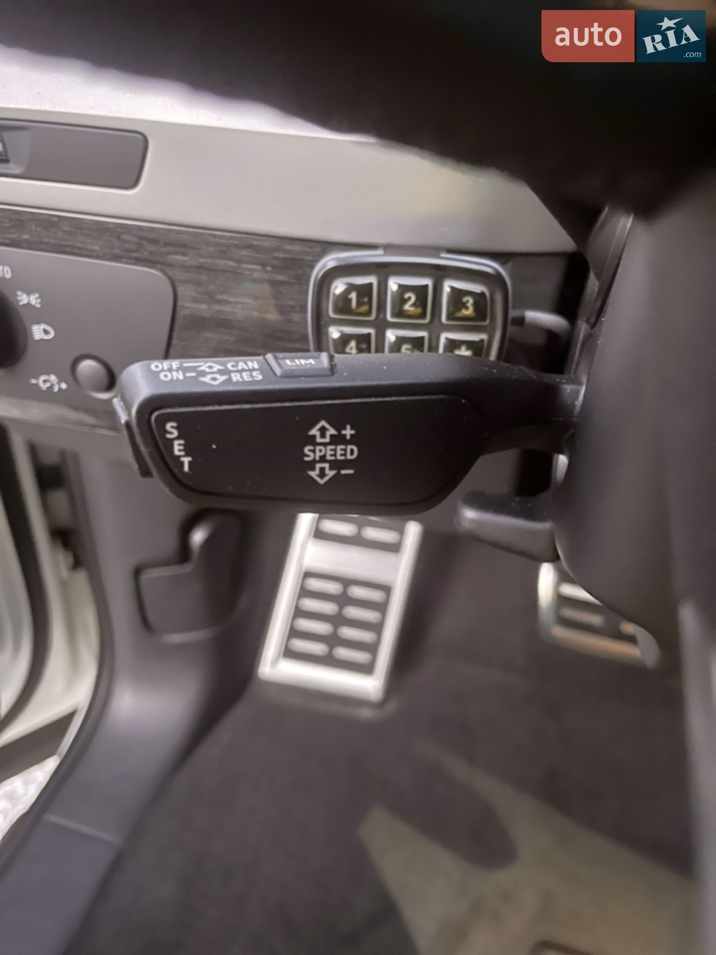 Audi Q7 2017 VIN WAUZZZ4M5JD018001 фото оголошення 12 з 23