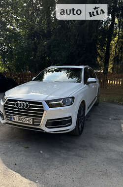 Audi Q7  2016