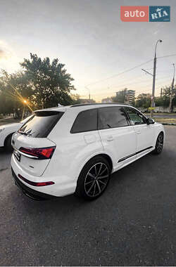 Audi Q7  2021