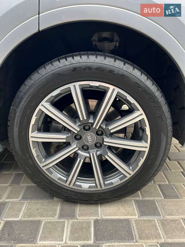 Внедорожник / Кроссовер Audi Q7 2016 в Киеве