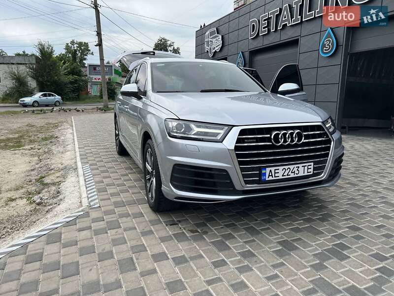 Внедорожник / Кроссовер Audi Q7 2016 в Киеве