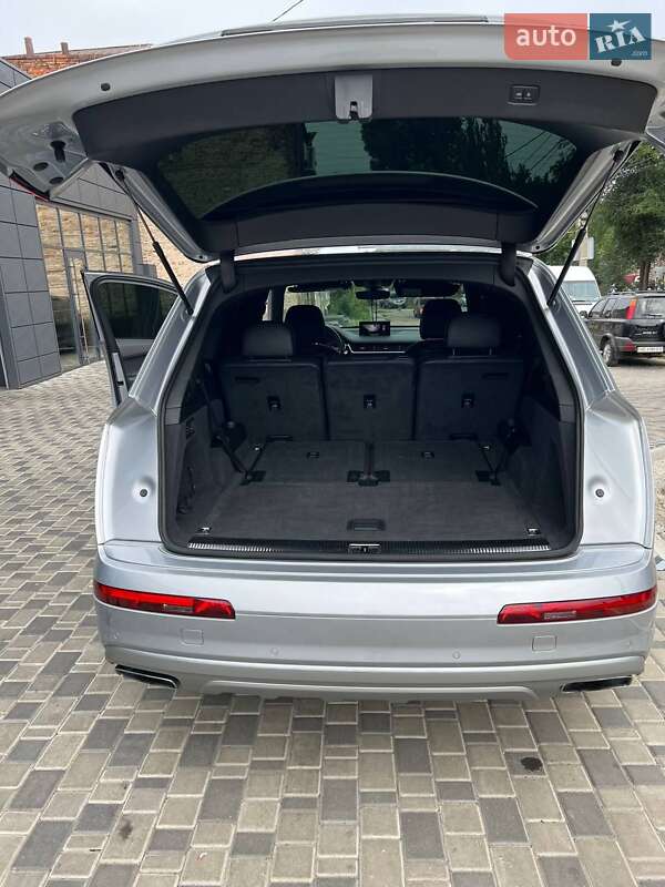Внедорожник / Кроссовер Audi Q7 2016 в Киеве