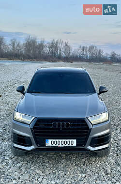 Audi Q7  2016