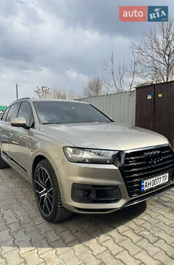 Audi Q7  2016