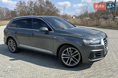 Audi Q7  2016