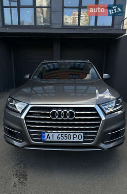 Audi Q7  2016