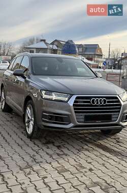 Audi Q7  2016