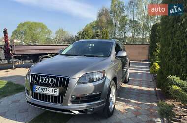 Audi Q7  2011