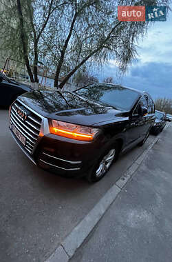 Audi Q7  2016