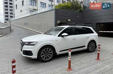 Audi Q7  2016