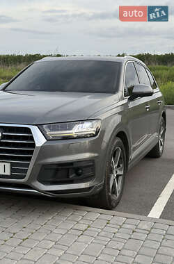 Audi Q7  2016