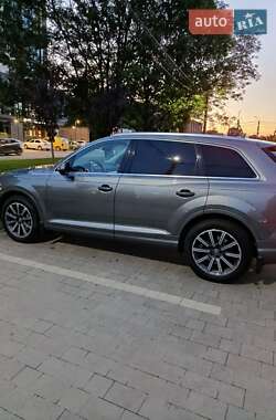 Audi Q7  2015
