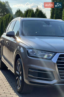 Audi Q7  2016