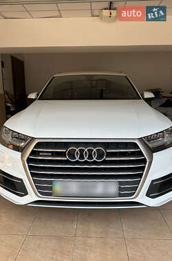 Audi Q7  2016