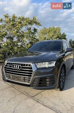 Audi Q7  2016