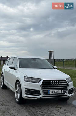 Audi Q7  2016
