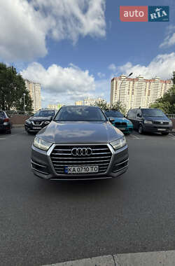 Audi Q7  2015