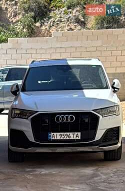 Audi Q7  2021