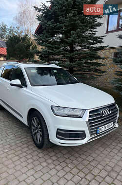 Audi Q7  2016