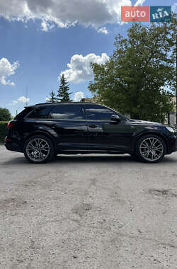 Audi Q7  2021