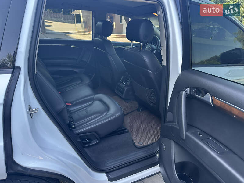 Внедорожник / Кроссовер Audi Q7 2013 в Волочиске