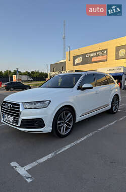 Audi Q7  2016