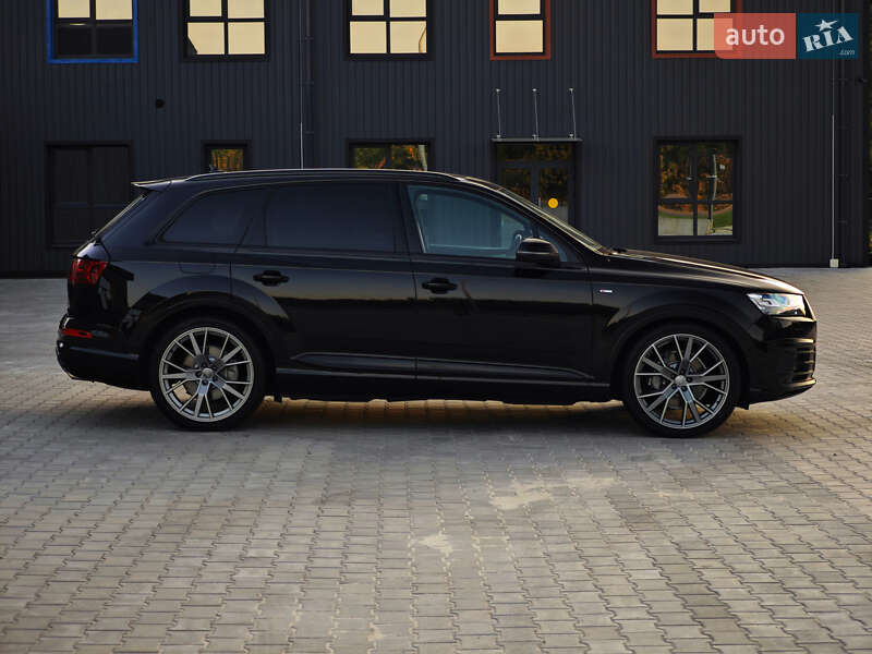 Внедорожник / Кроссовер Audi Q7 2018 в Дубно