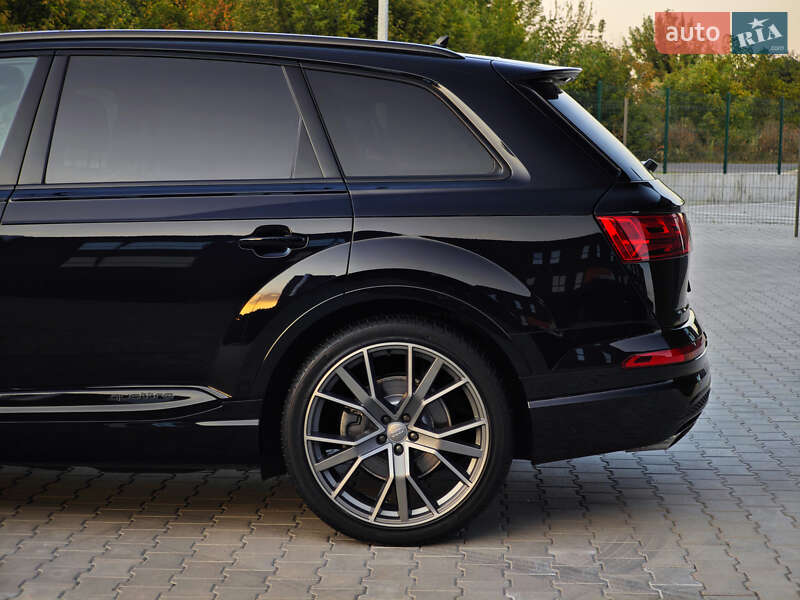 Внедорожник / Кроссовер Audi Q7 2018 в Дубно