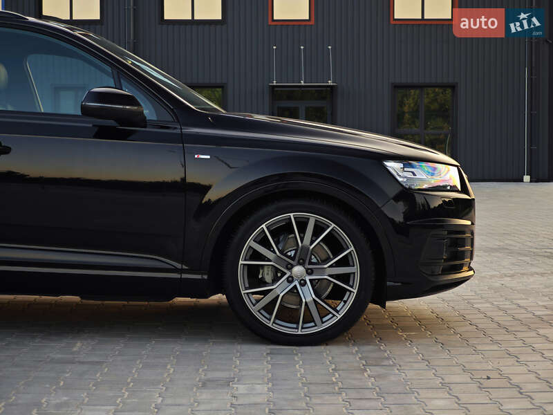 Внедорожник / Кроссовер Audi Q7 2018 в Дубно