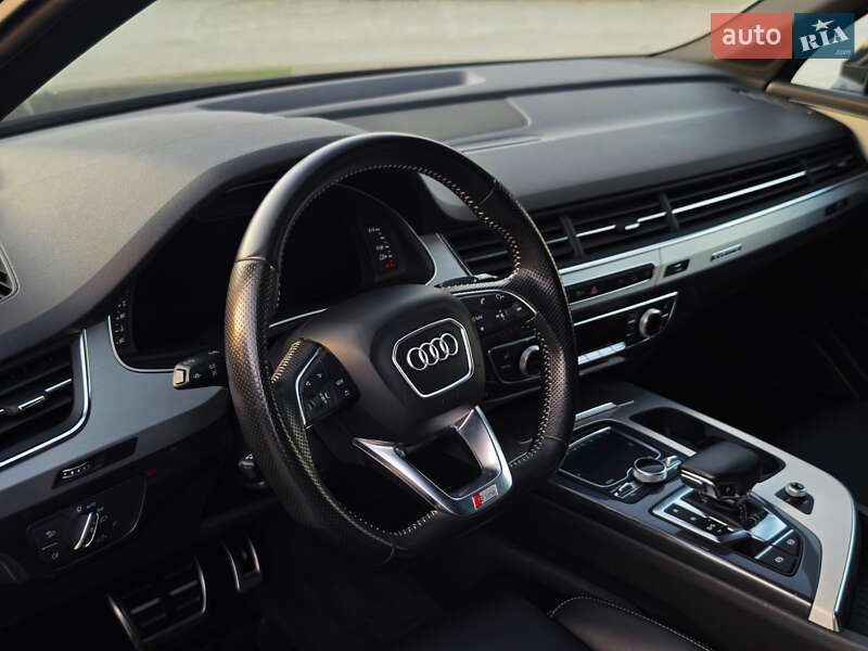 Внедорожник / Кроссовер Audi Q7 2018 в Дубно