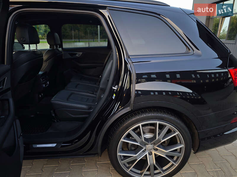 Внедорожник / Кроссовер Audi Q7 2018 в Дубно
