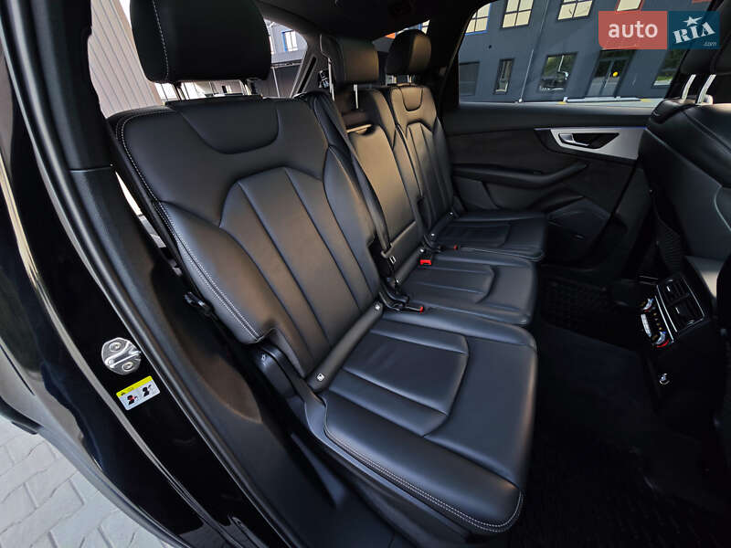 Внедорожник / Кроссовер Audi Q7 2018 в Дубно