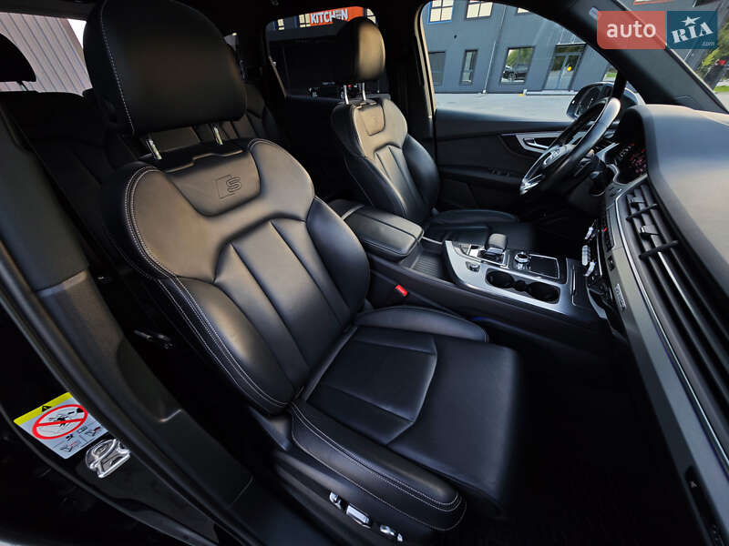 Внедорожник / Кроссовер Audi Q7 2018 в Дубно