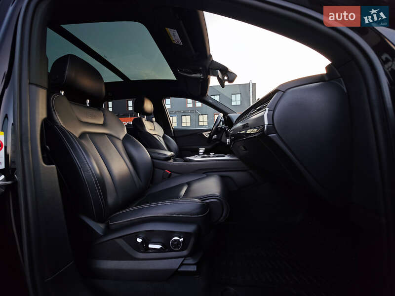 Внедорожник / Кроссовер Audi Q7 2018 в Дубно