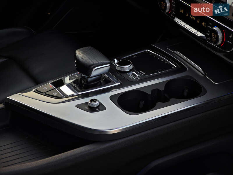 Внедорожник / Кроссовер Audi Q7 2018 в Дубно