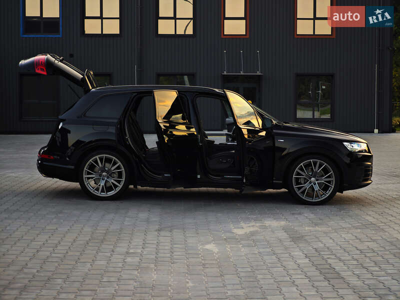 Внедорожник / Кроссовер Audi Q7 2018 в Дубно