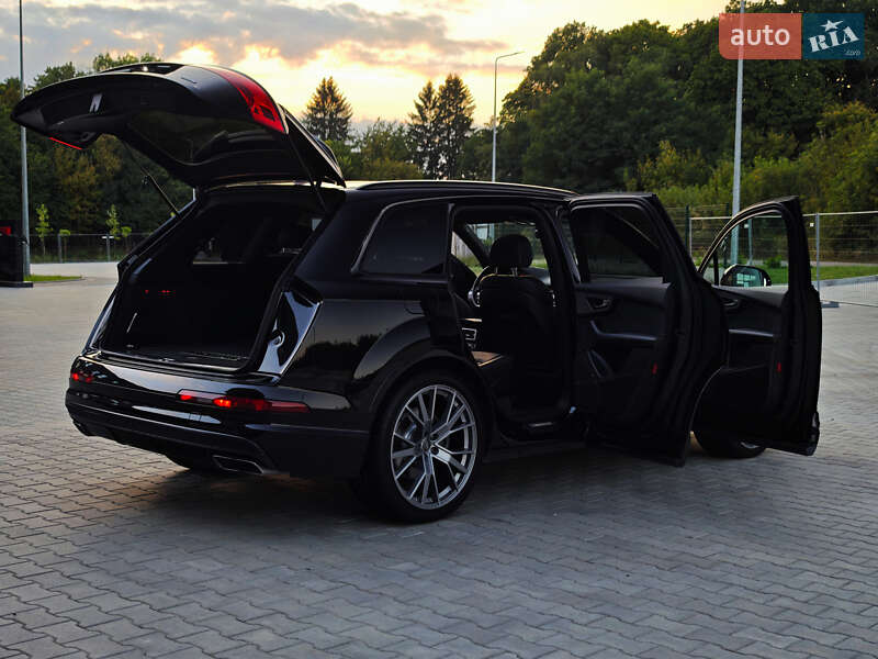 Внедорожник / Кроссовер Audi Q7 2018 в Дубно
