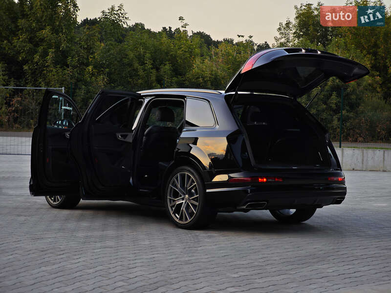 Внедорожник / Кроссовер Audi Q7 2018 в Дубно