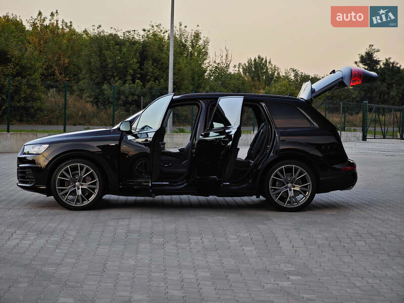 Внедорожник / Кроссовер Audi Q7 2018 в Дубно