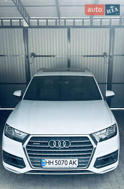 Audi Q7  2016