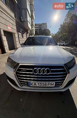 Audi Q7  2016