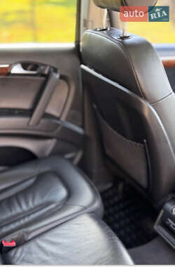 Audi Q7  2011