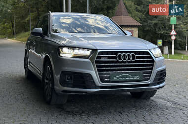 Audi Q7  2016