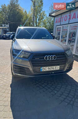Audi Q7  2015