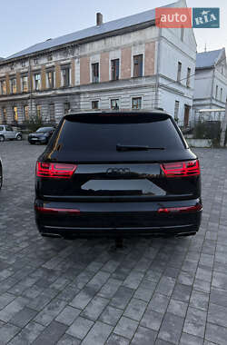 Audi Q7  2016