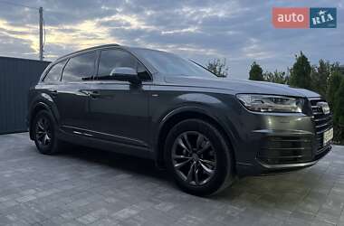 Audi Q7  2016