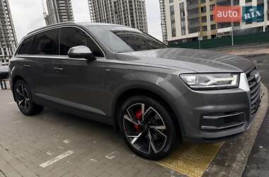 Audi Q7  2016